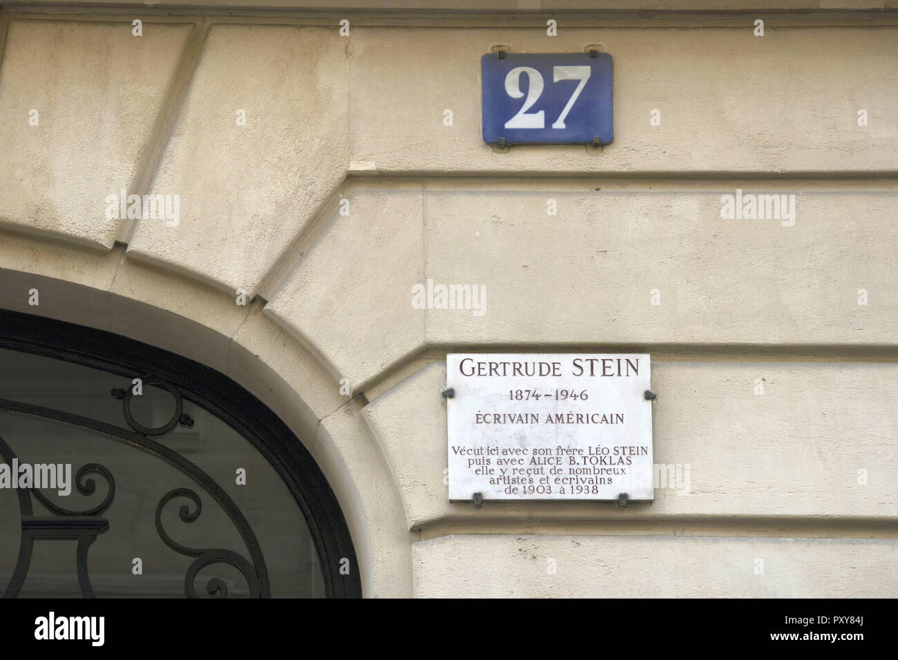 Detail of No. 27 rue de Fleurus in the 6ème arrondissement, Paris, France. The home of Gertrude Stein from 1903-1938. Stock Photo