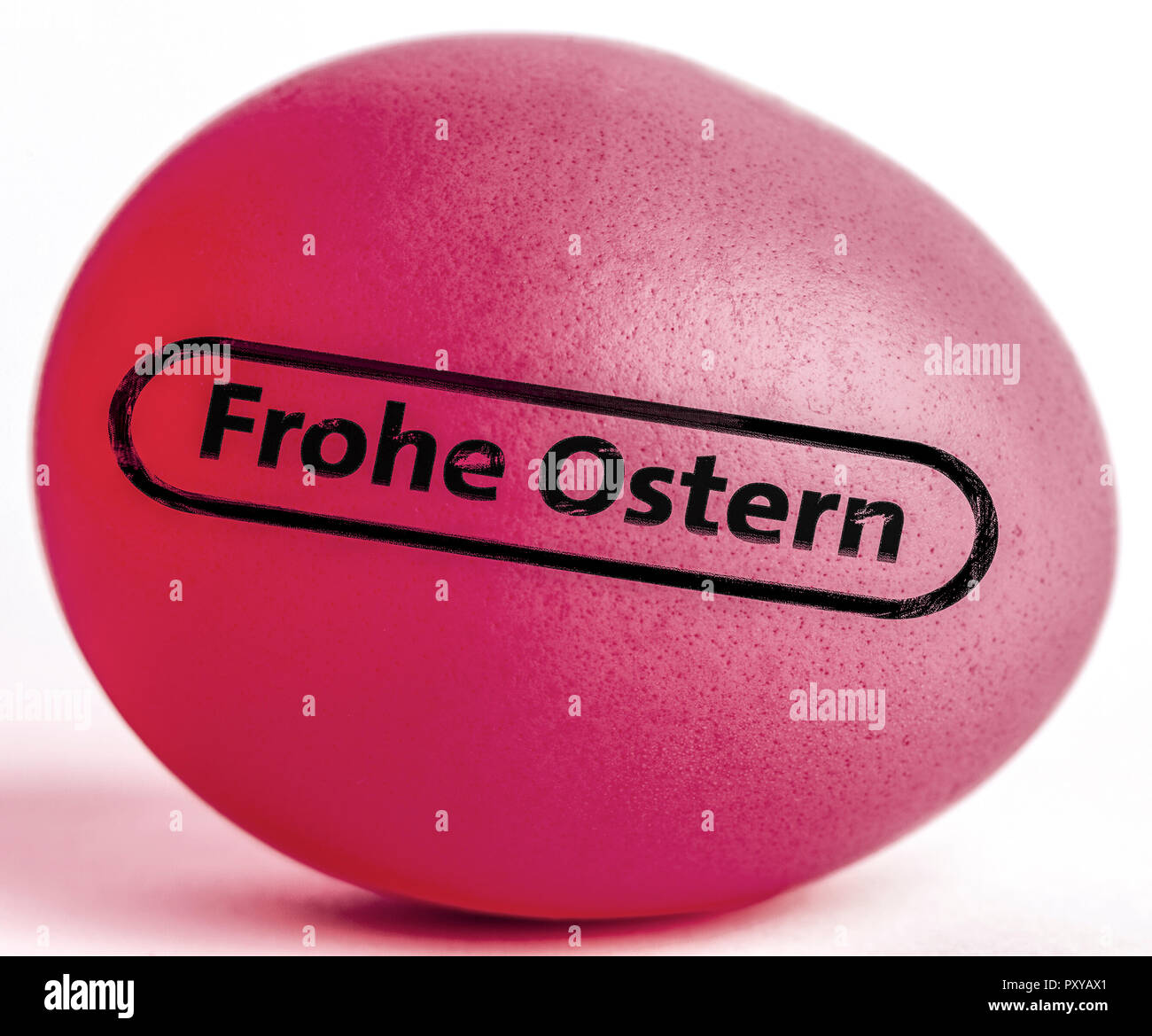 Osterei pink mit Frohe-Ostern-Stempel Stock Photo