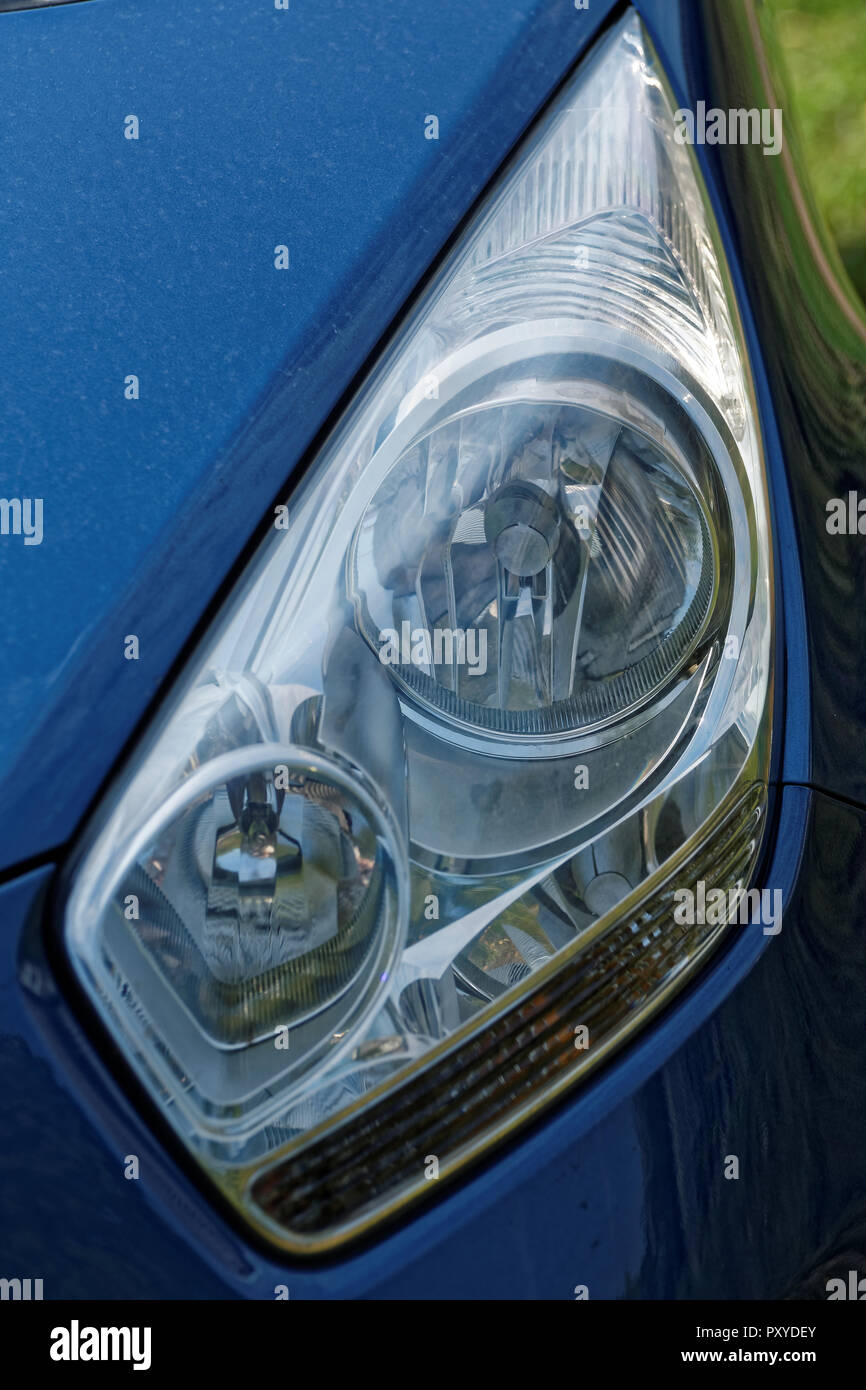 Photo auto headlight hi-res stock photography and images - Alamy