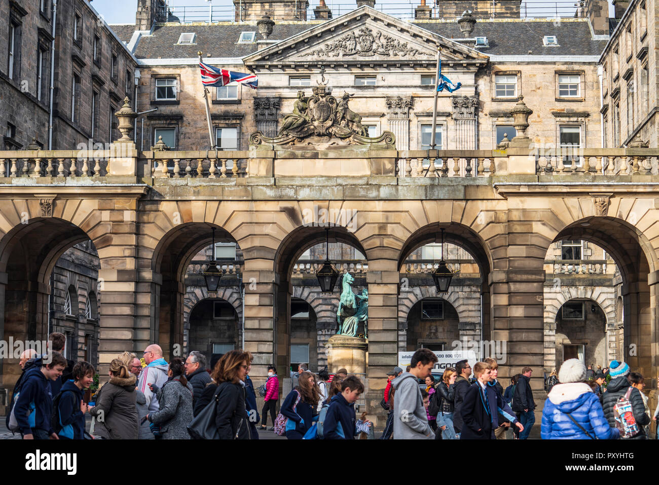 View of Edinburgh City Chambers on the Royal Mile to rear in Edinburgh Old Town, Scotland, UK Stock Photo