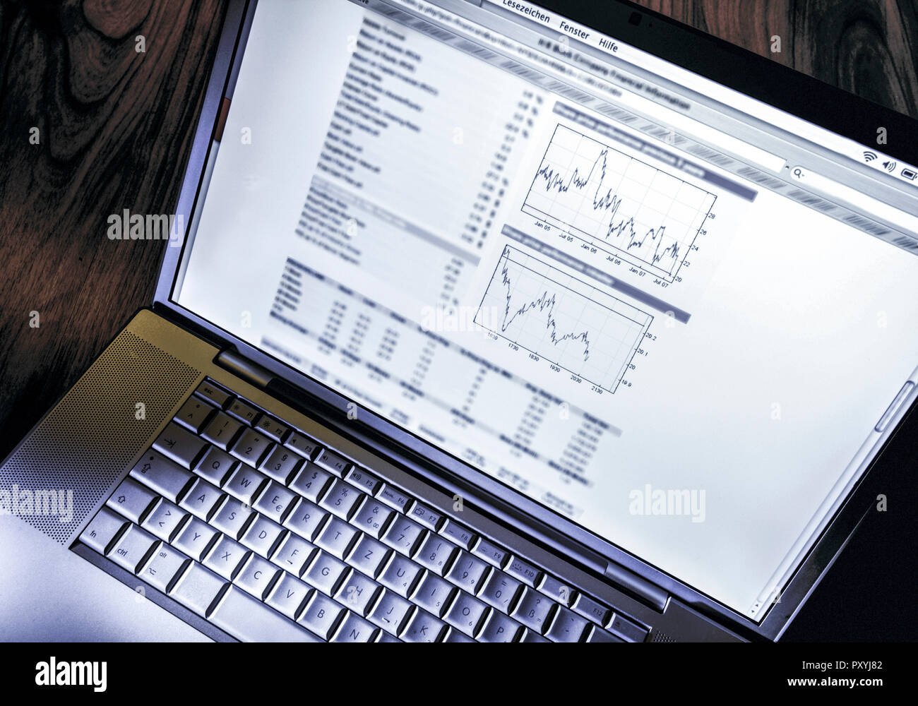 Aktienkurse auf Laptop-Bildschirm Stock Photo