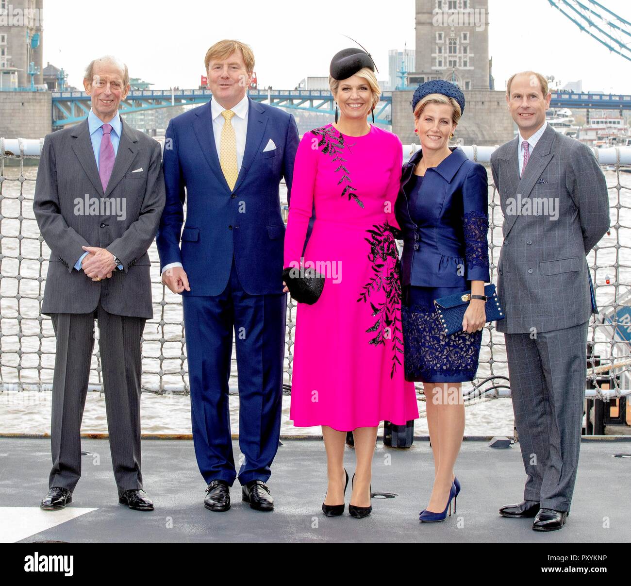 london-uk-24th-oct-2018-king-willem-alexander-queen-maxima-of-the-netherlands-duke-of-kent-earl-of-wessex-prince-edward-and-his-wife-countess-of-wessex-sophie-rhys-jones-at-the-zr-ms-zeeland-in-londen-on-october-24-2018-for-a-fotomoment-in-front-of-the-tower-bridge-on-the-last-of-a-2-days-statevisit-to-the-united-kingdom-photo-albert-nieboer-netherlands-outpoint-de-vue-out-credit-dpa-picture-alliancealamy-live-news-PXYKNP.jpg