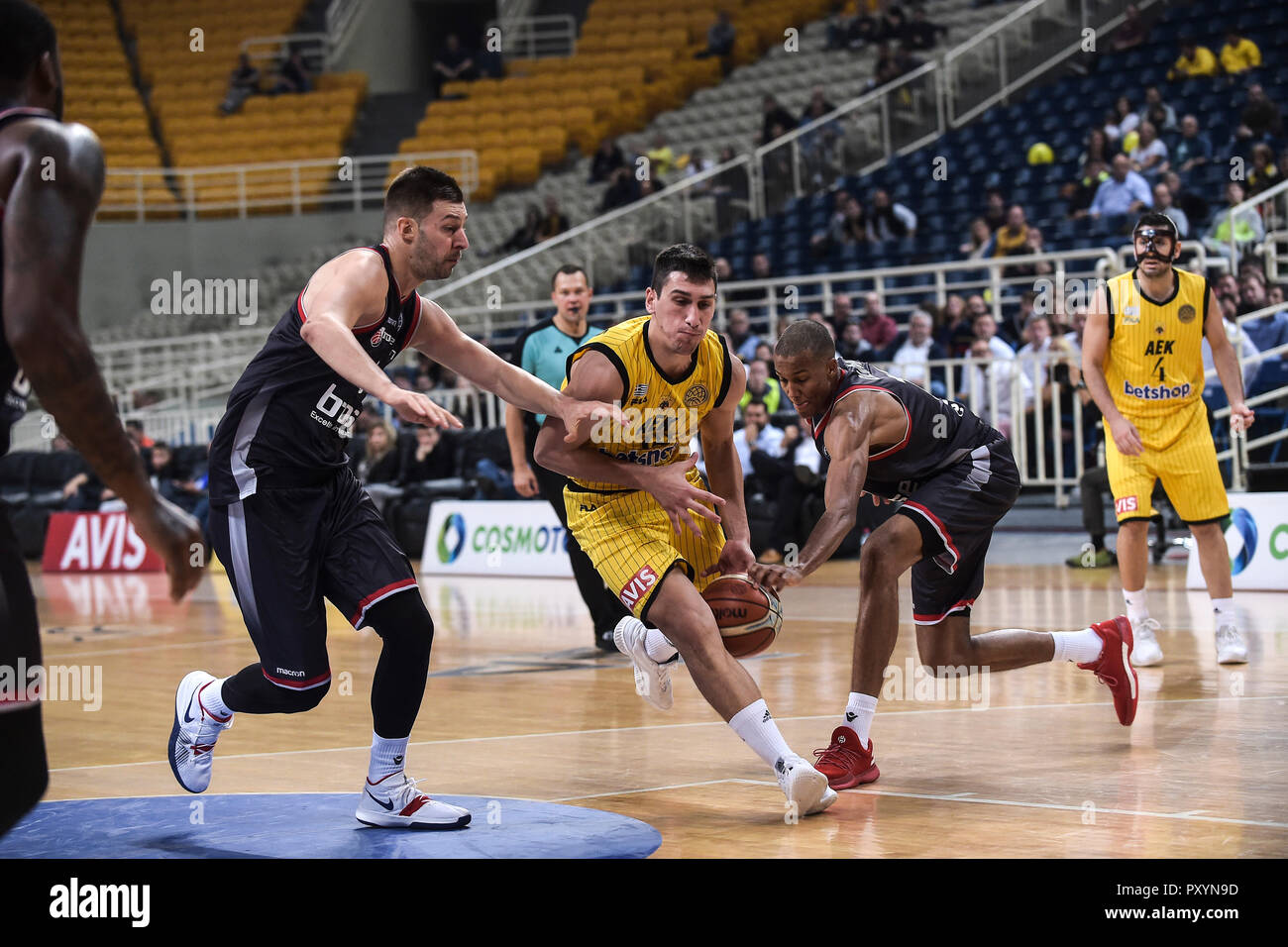 Athens, Greece. 24th Oct, 2018. 24 October 2018, Greece, Athens:  Basketball: Champions League, preliminary round, Group C, 3rd matchday, AEK  Athens - Brose Bamberg. Louis Olinde (R) of Brose Bamberg and Giannoulis