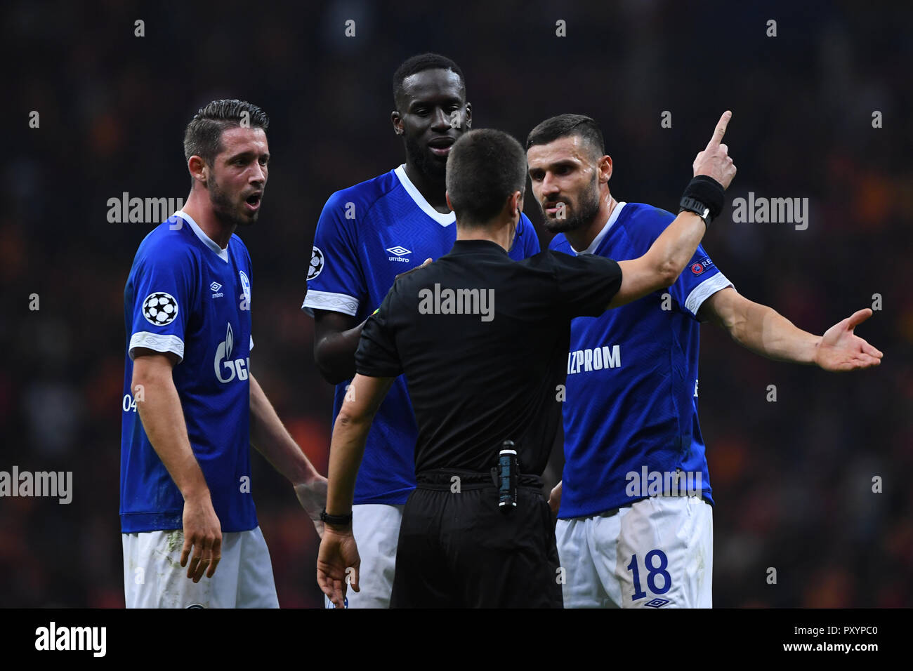 Mark Uth Fc Schalke 04 Salif Sane Fc Schalke 04 Daniel Caligiuri Fc Schalke 04 Complain To Referee Benoit Bastien Fra Ges Football Uefa Champions League Galatasaray Schalke 04 24 10 18 Football Soccer Uefa Champions