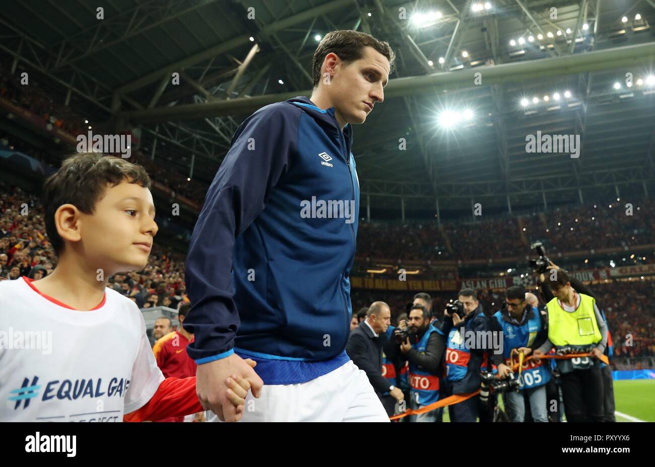 firo: 24.10.2018 Fuvuball, Football: Uefa Champions League, CL Season 2018/2019 Group stage, first leg Galatasaray Istanbul - S04 FC Schalke 04 0: 0 S04 Sebastian Rudy, body, body, before the match, upwind, warm-up, Upgrading, | usage worldwide Stock Photo