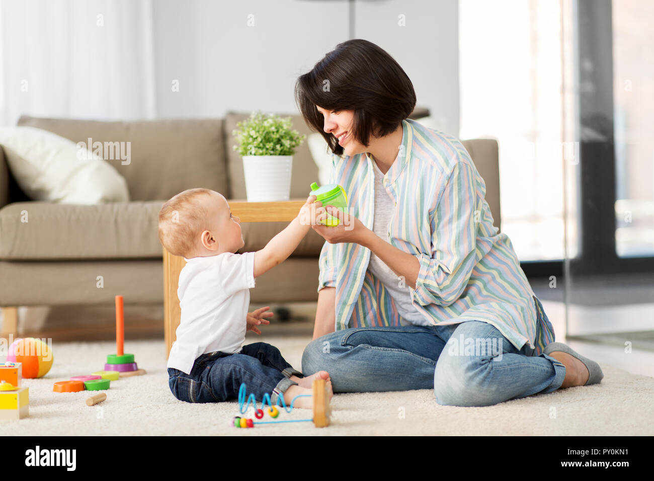 https://c8.alamy.com/comp/PY0KN1/happy-mother-giving-sippy-cup-to-baby-son-at-home-PY0KN1.jpg