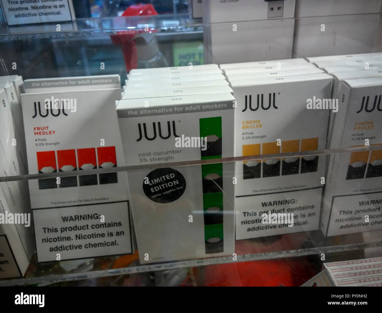 Juul vape hi-res stock photography and images - Alamy