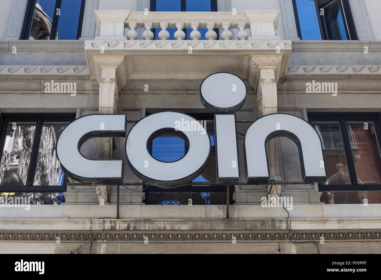 Coin store hi-res stock photography and images - Alamy