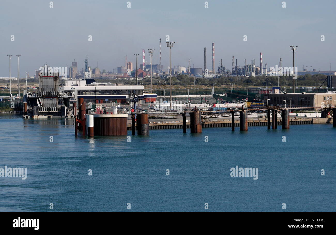 Ferry terminal dunkirk hires stock photography and images Alamy