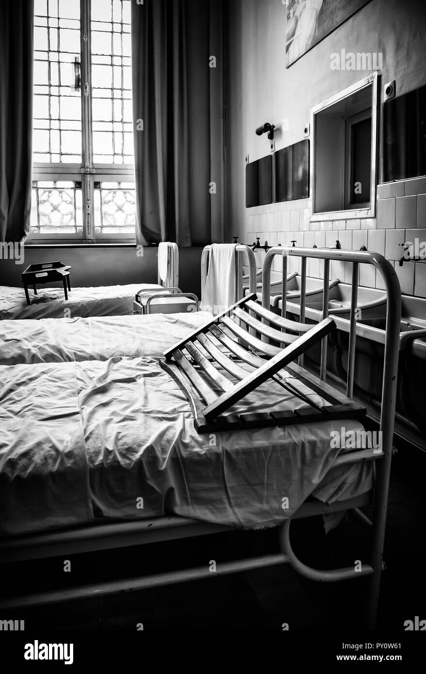 Sick beds Black and White Stock Photos & Images Alamy