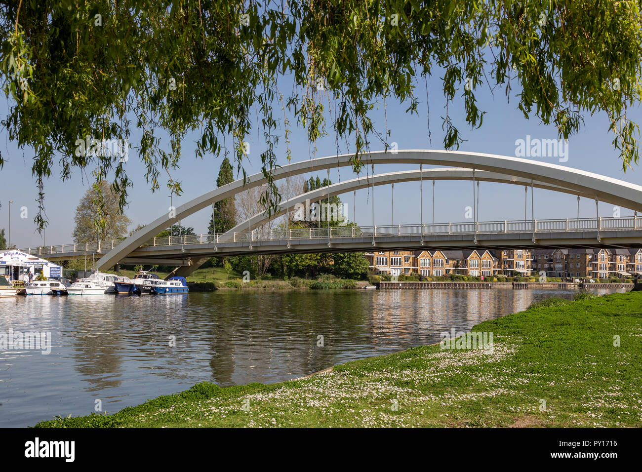 Walton Road Bridge over Thames Stock Photo Alamy