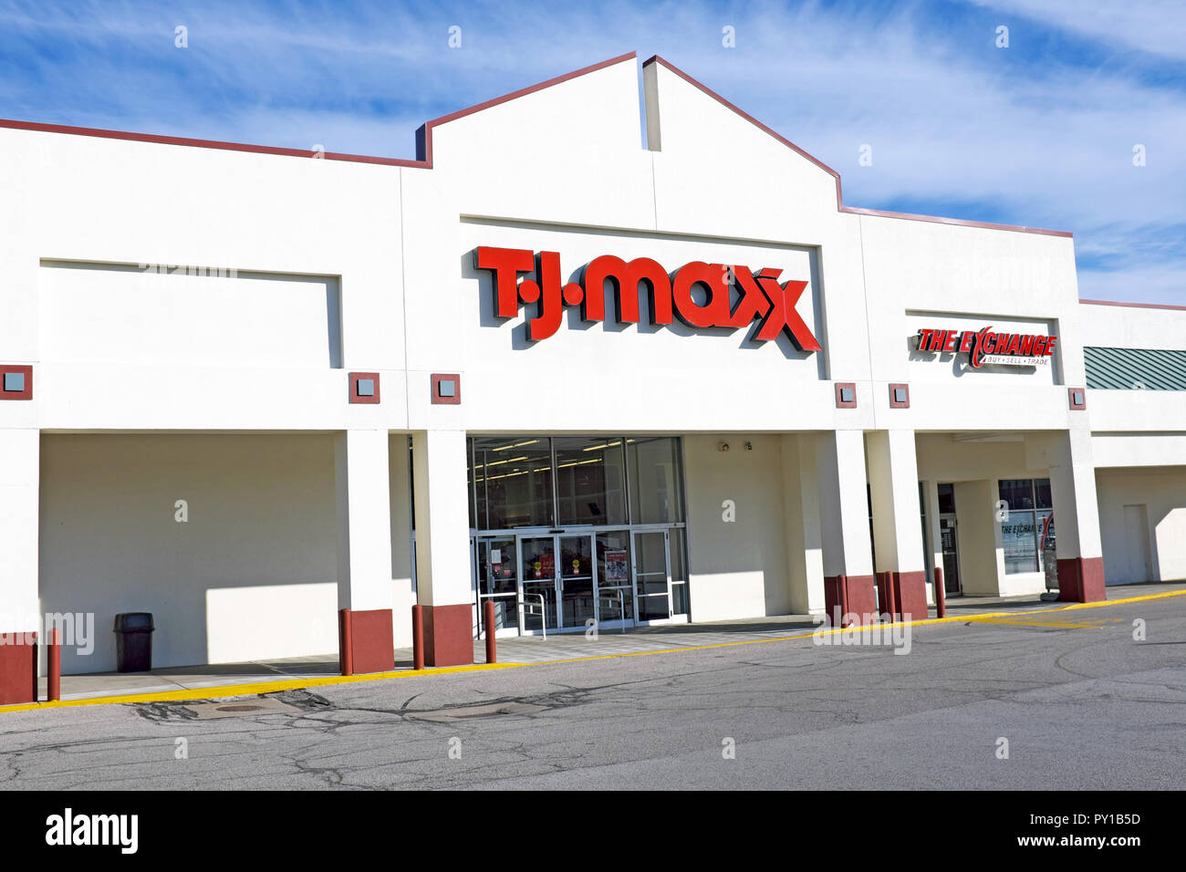 T.J. Maxx department store in Willoughby, Ohio, USA Stock Photo - Alamy