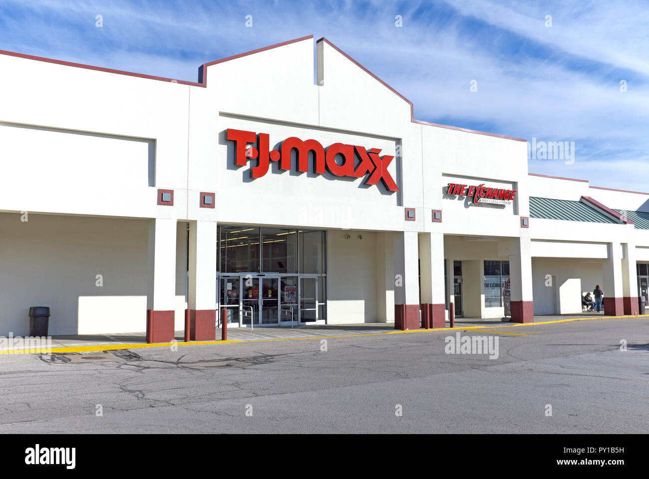 T.J. Maxx, an American based discount department store chain specializing in clothing, storefront in Willoughby, Ohio, USA. Stock Photo