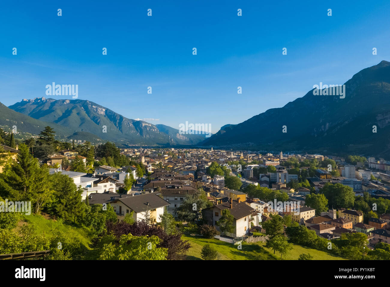 Town in alpine valley hi res stock photography and images Alamy Town in alpine valley hi res stock photography and images Alamy