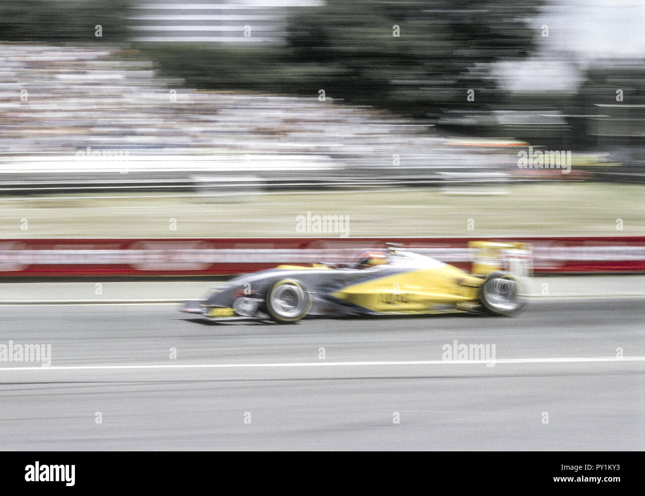 Formel-3 Rennwagen auf Rennstrecke, Bewegungsunschaerfe Stock Photo