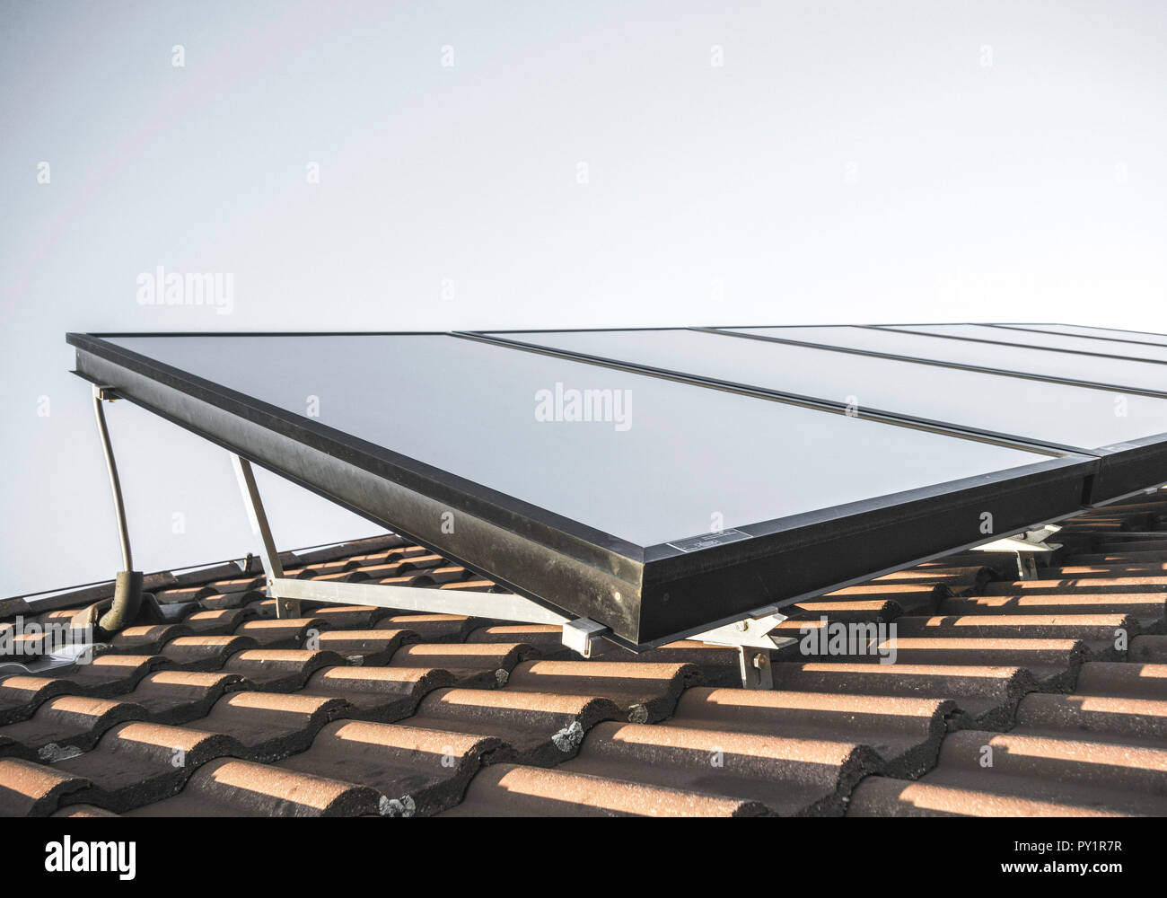 Solarmodule auf Hausdach Stock Photo