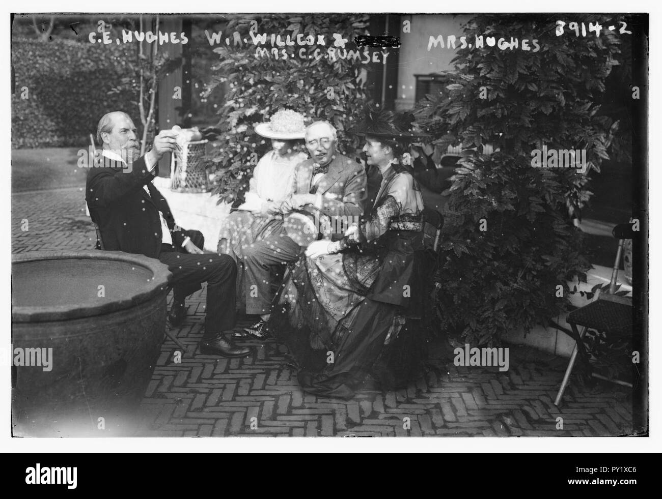 C.E. Hughes, W.R. Willcox & Mrs. C.C. Rumsey, Mrs. Hughes Stock Photo