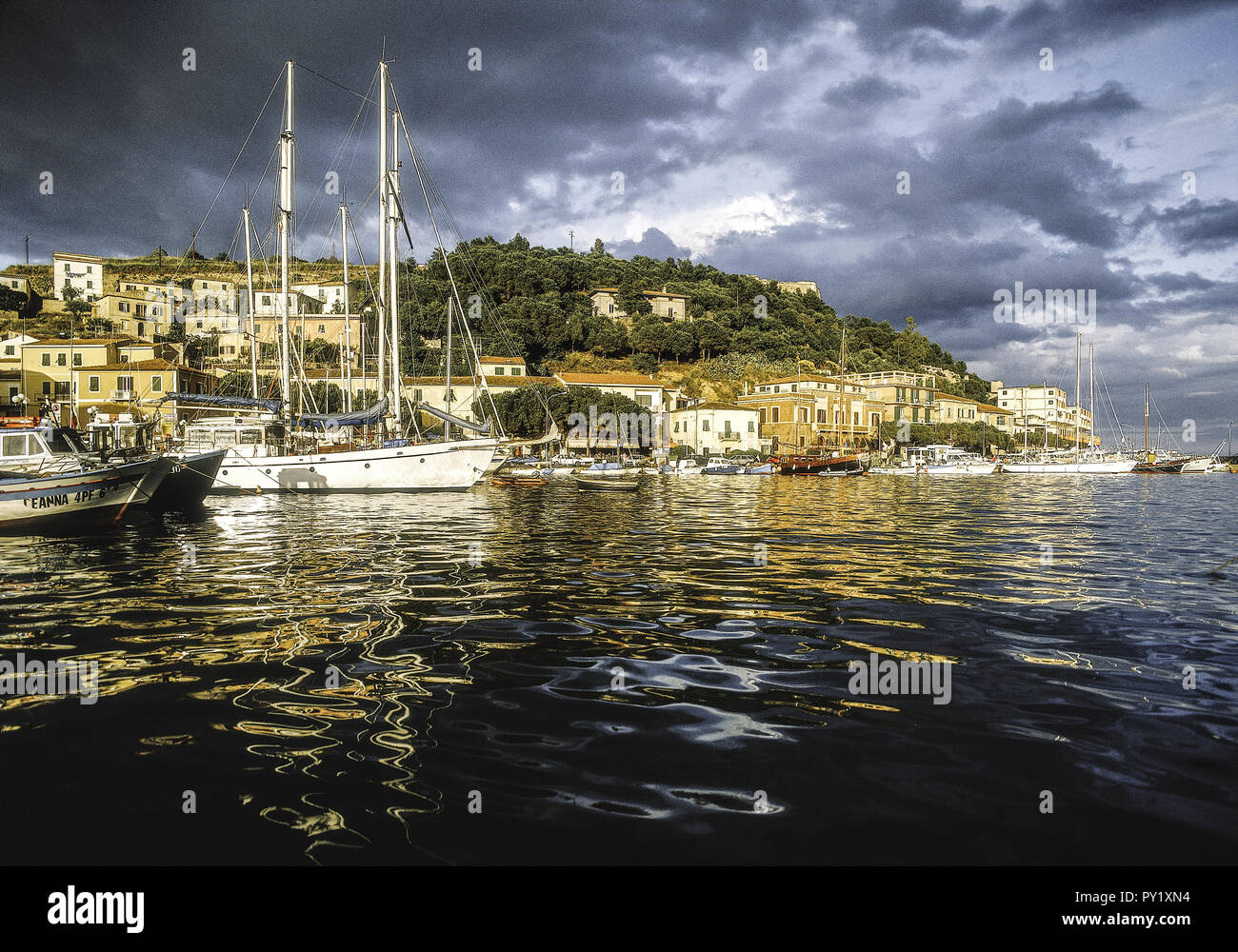 Hafenansicht, Porto Azzuro, Elba, Italien Stock Photo
