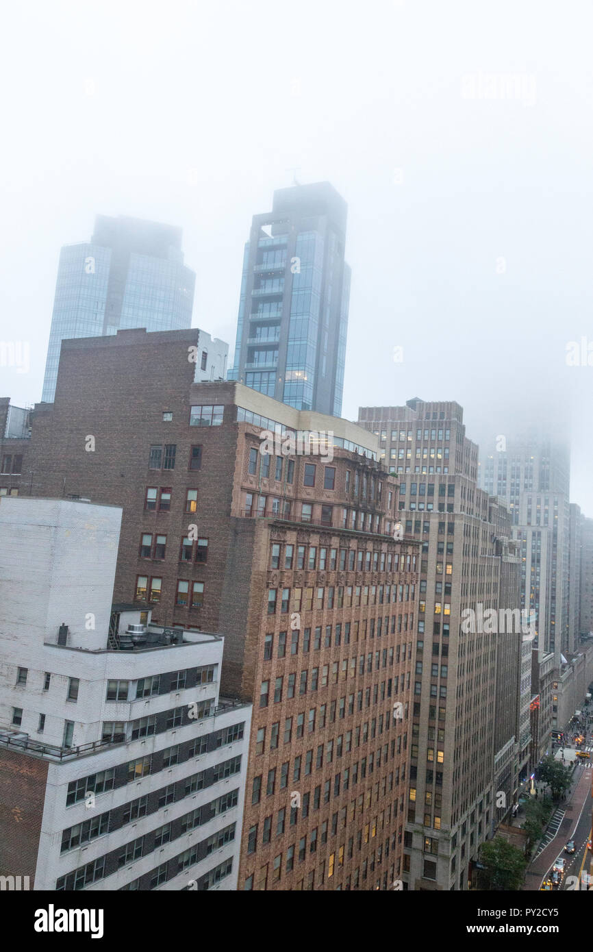 Banks of fog shroud Midtown Manhattan, NYC, USA Stock Photo Alamy