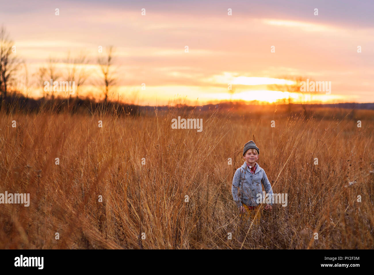 Person standing field field hi-res stock photography and images - Alamy