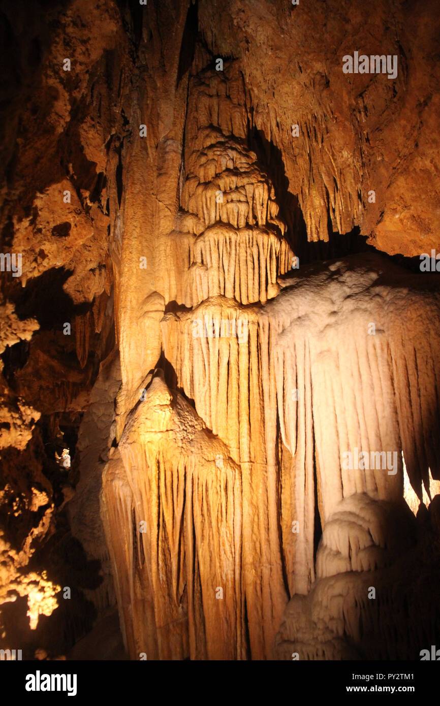 Flowstone cave hi-res stock photography and images - Alamy