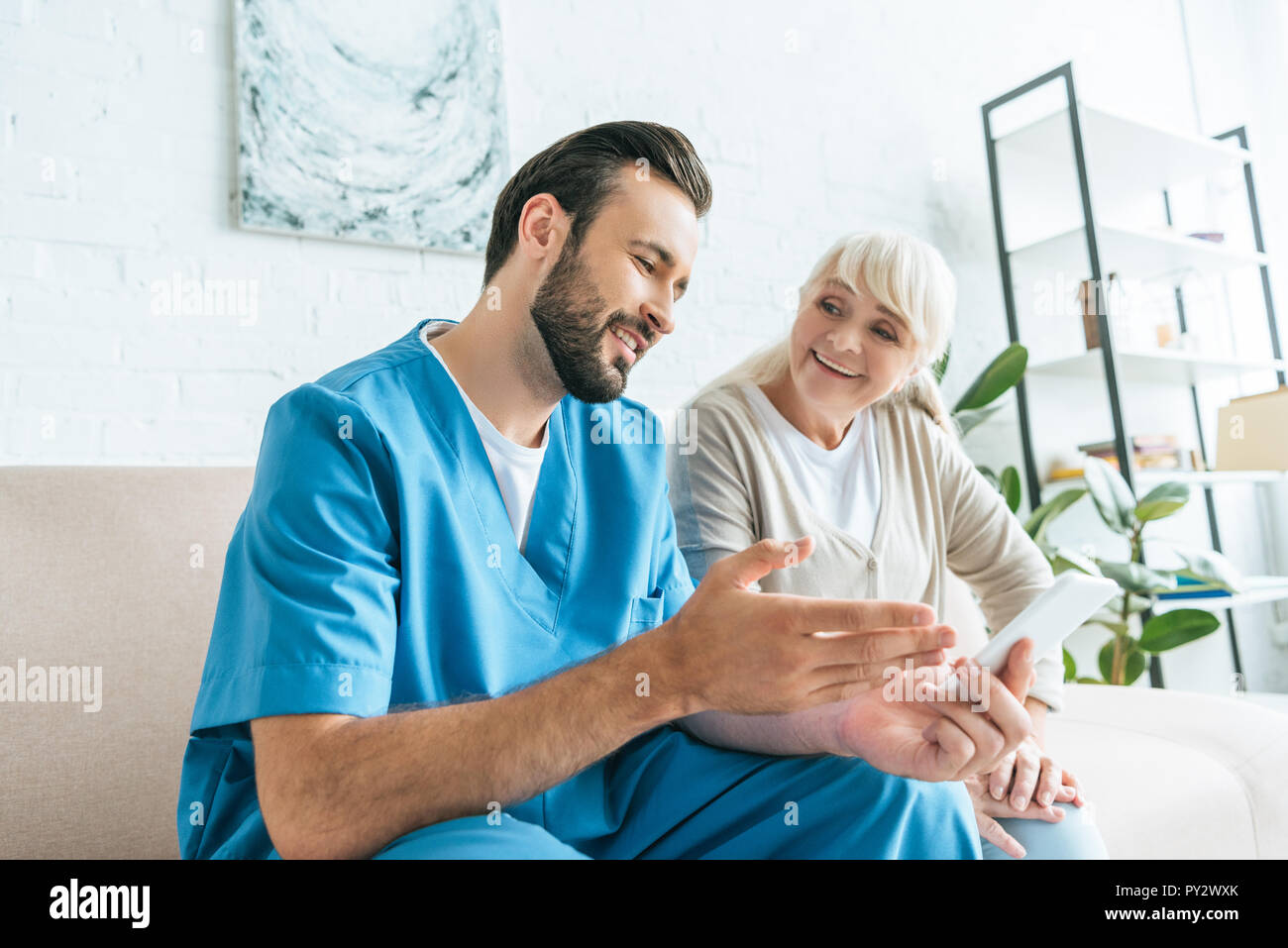 Hospice patient social worker hi-res stock photography and images - Alamy