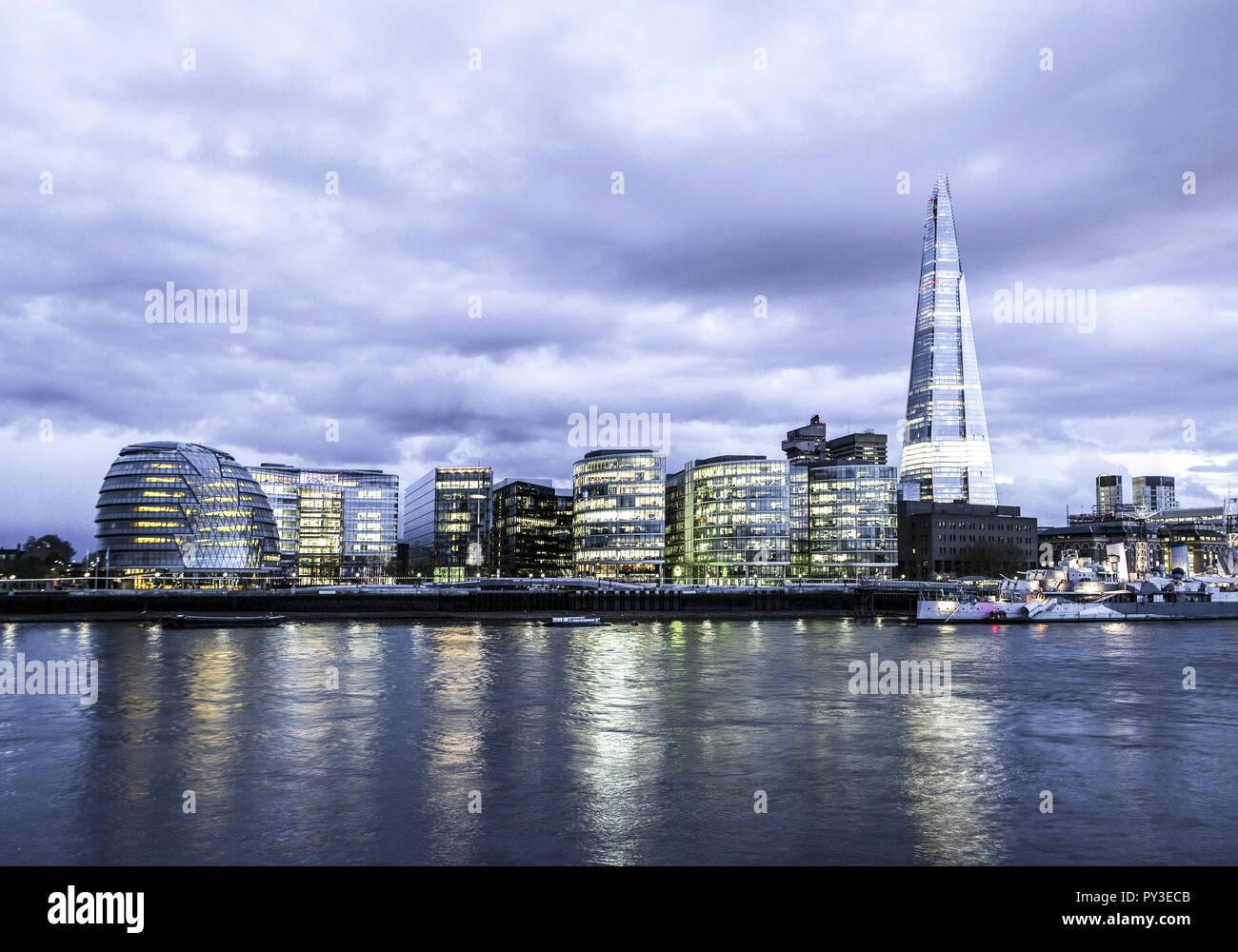 London Grossbritannien Suedliches Themseufer Stock Photo Alamy