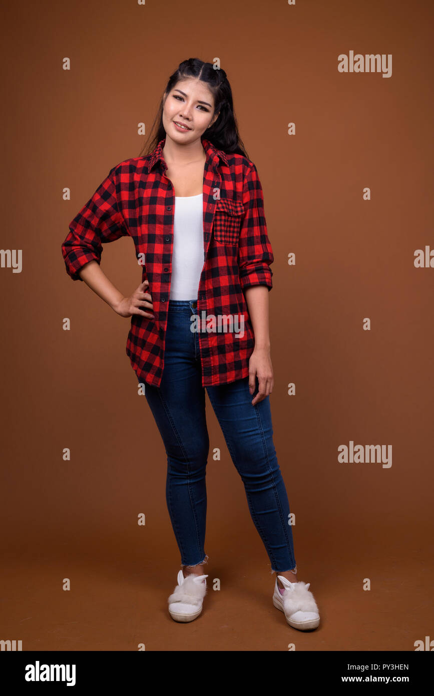 Studio portrait of young beautiful Asian woman Stock Photo - Alamy