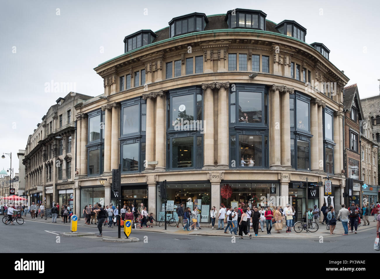 Waterstones oxford street hires stock photography and images Alamy