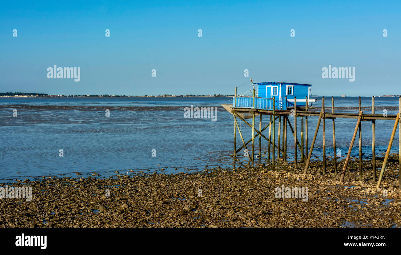 Traditional fishing huts on stilts (carrelets) near Châtelaillon-Plage , Charente Maritime, Nouvelle-Aquitaine, France Stock Photo