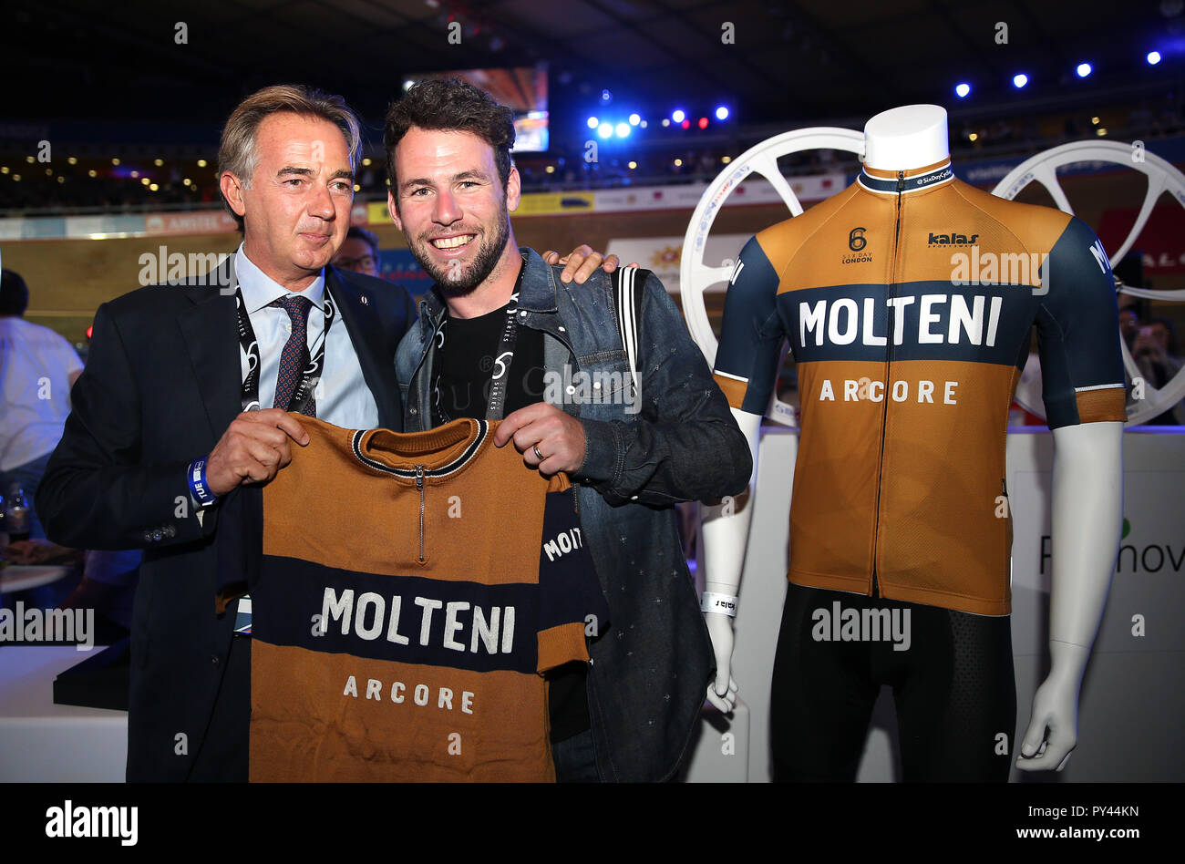 Mario Molteni presents a Molteni official jersey to Mark Cavendish in hospitality during day one of the Six Day Series at Lee Valley Velopark London Stock Photo Alamy
