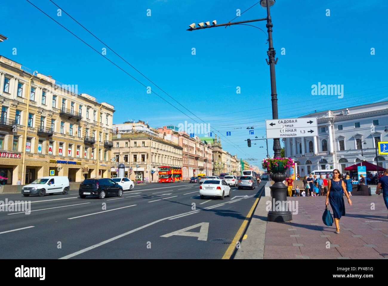 Nevsky Prospekt, at Gostiny Dvor, Saint Petersburg, Russia Stock Photo