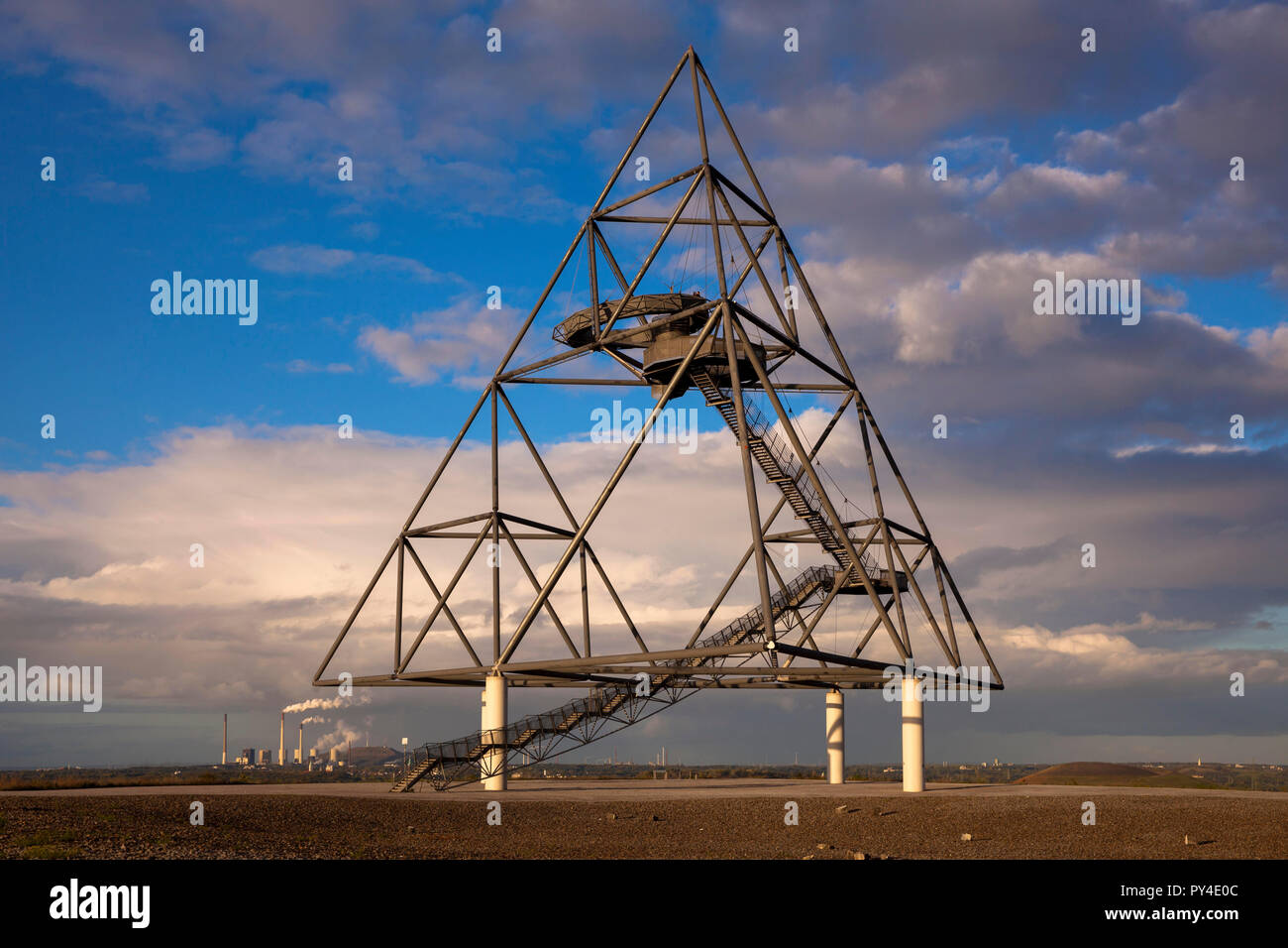 the walkable tetrahedron on the heap Emscherblick, 50 meter high observation deck, steel pyramid, Bottrop, Germany.  der begehbare Tetraeder auf der H Stock Photo