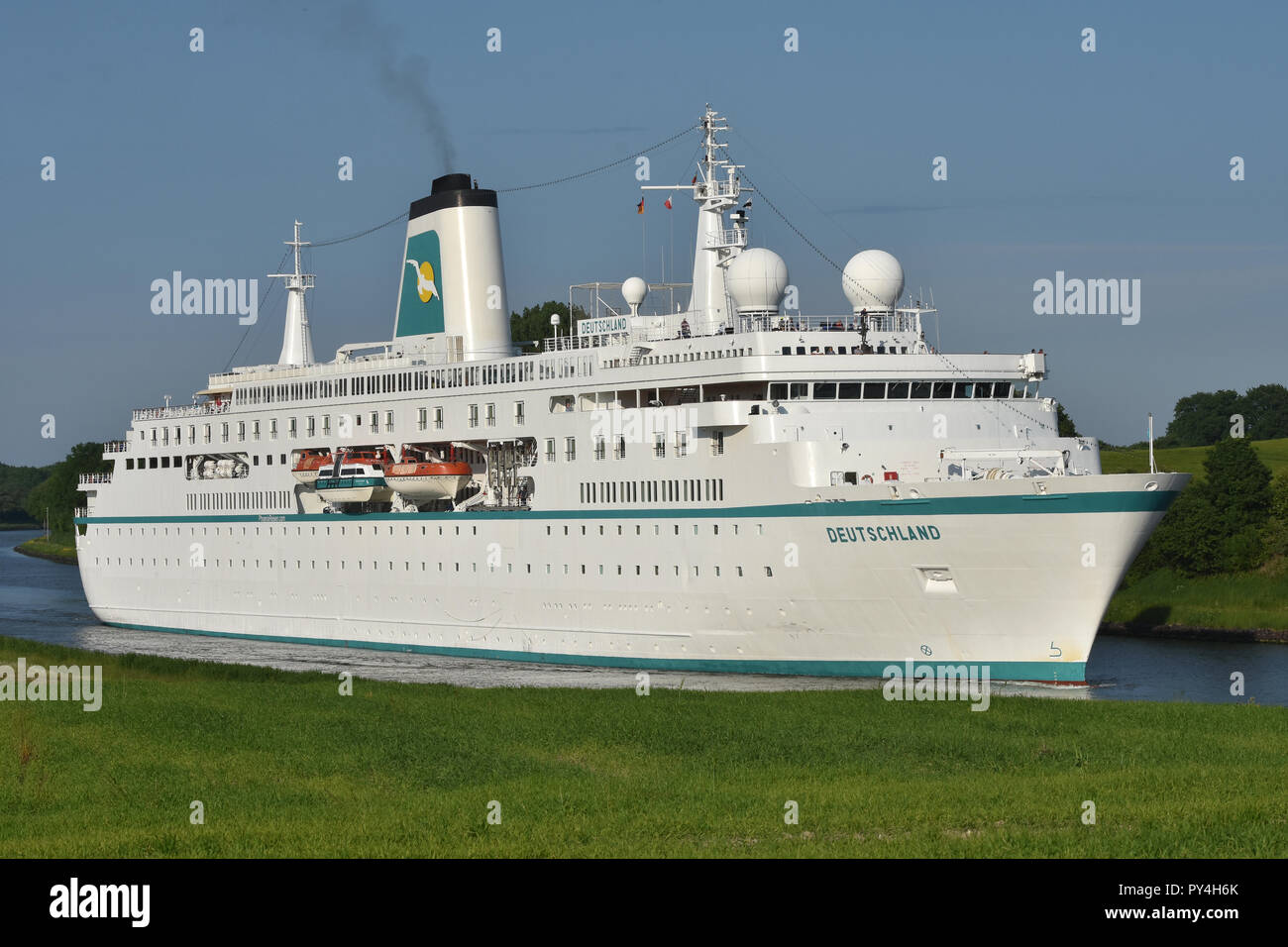 Deutschland Cruise Ship Current Position