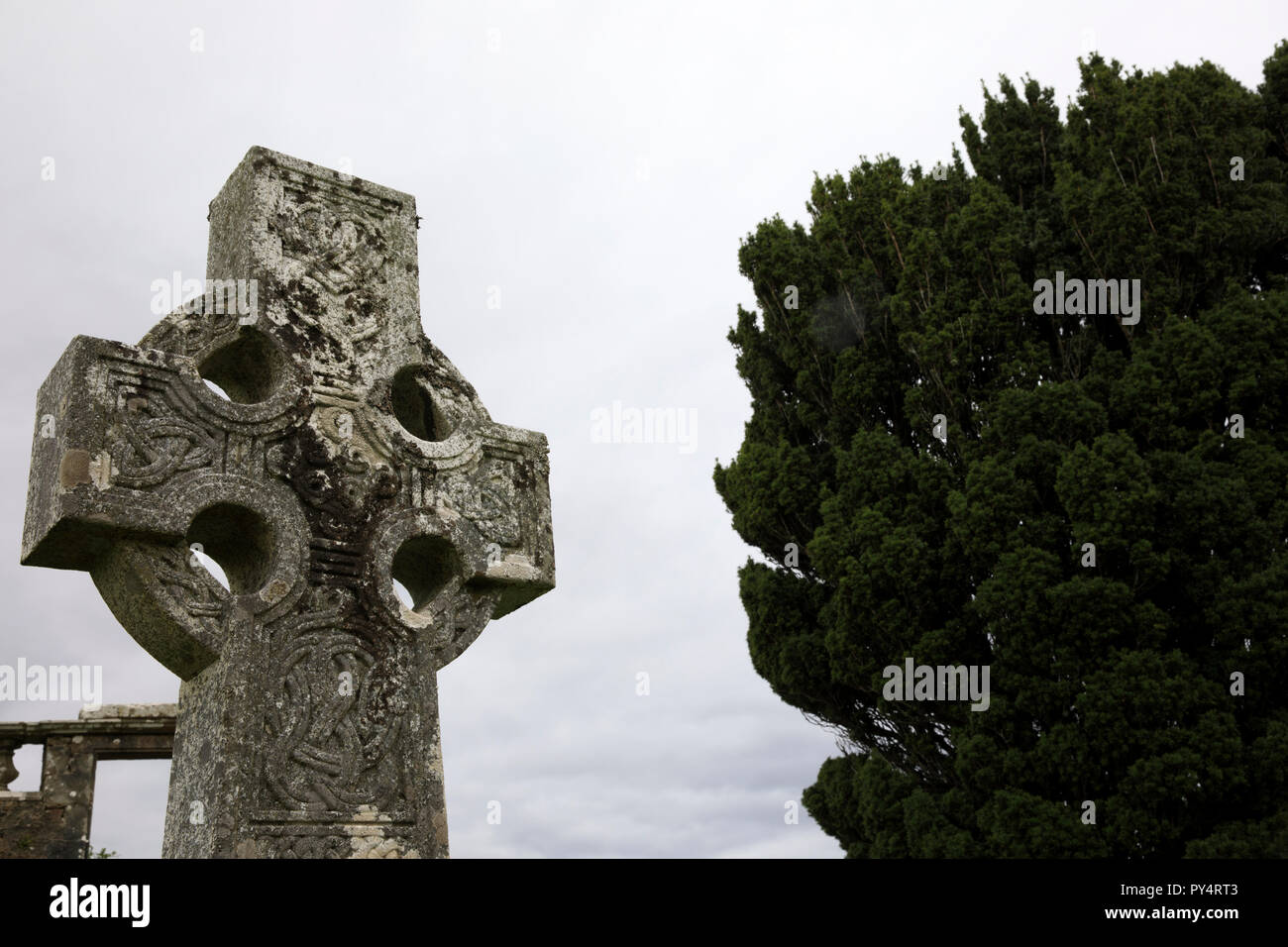 A celtic cross in the graveyard of Cill Chriosd / Kilchrist Church on the Isle of Skye, Inner Hebrides, Scotland, United Kingdom Stock Photo