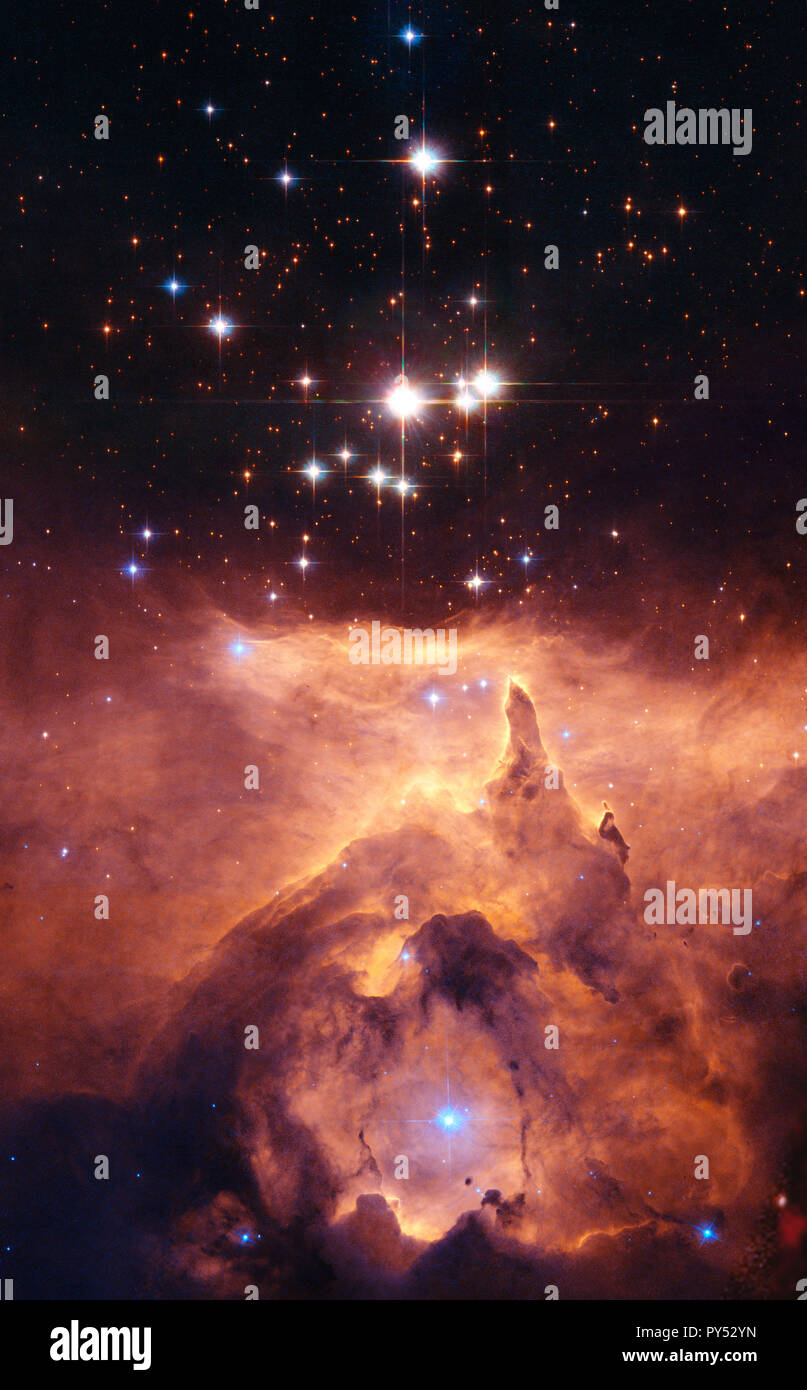 The star cluster Pismis 24 lies in the core of the large emission nebula NGC 6357.jpg - PY52YN Stock Photo