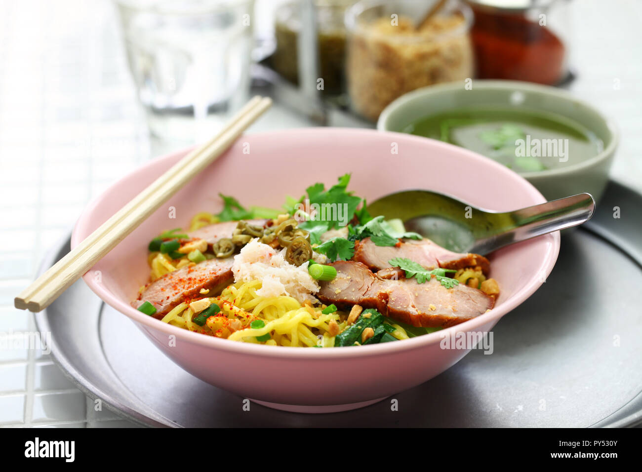 bami haeng mu daeng, egg noodles served with roast pork, thai food Stock Photo