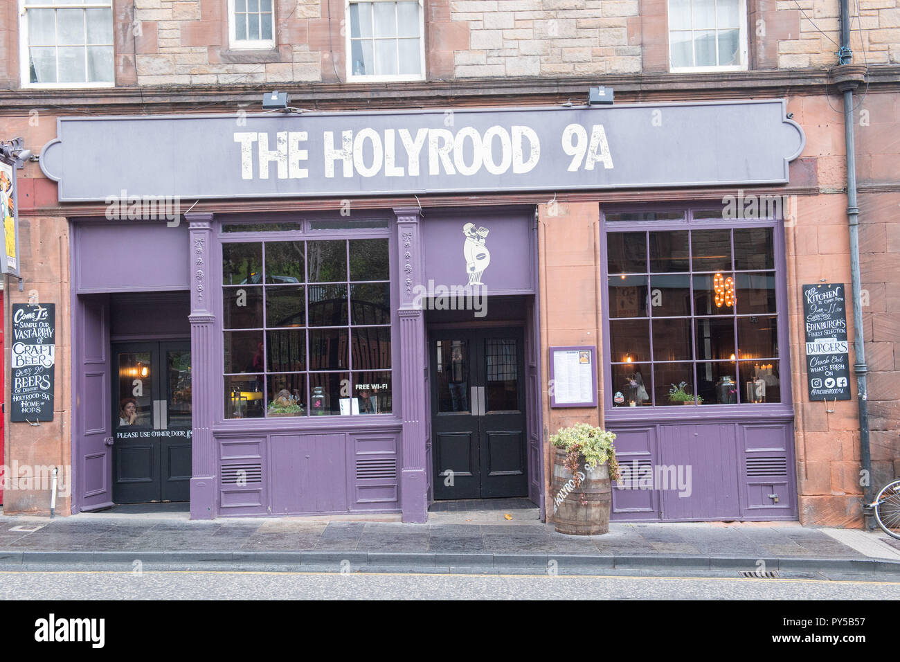 Pub of the year Holyrood 9A Stock Photo