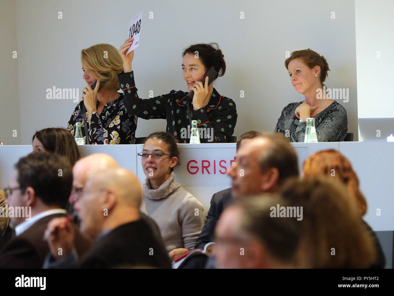 25 October 2018, Berlin: Employees of the auction house Grisebach accept telephone bids during the auction of the art dealer Bernd Schultz's collection. The entire proceeds will be donated to the planned Exilmuseum in Berlin. (to dpa 'Kunsthändler verkauft Privatsammlung für Exilmuseum' of 25.10.2018) Photo: Wolfgang Kumm/dpa Stock Photo