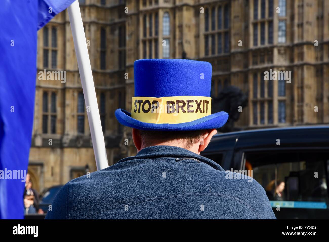 Parliament Square, London, UK. 25th Oct 2018. Members of the Stand of Defiance European Movement continued their protest outside of the Houses of Parliament.This in the week that followed 700,000 remainers march in Westminster in support of the People's Vote,Parliament Square,London.UK Credit: michael melia/Alamy Live News Stock Photo