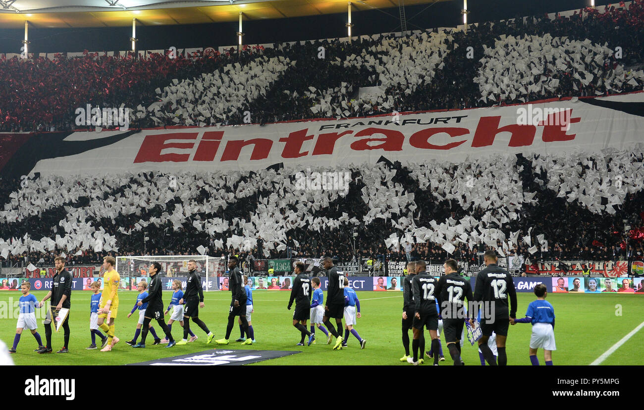 25 October 2018, Hessen, Frankfurt/Main: Soccer: Europa League, Eintracht  Frankfurt - Apollon Limassol, Group Phase, Group H, 3rd matchday in the  Commerzbank Arena. The Frankfurt Ultras perform a choreography at the  arrival