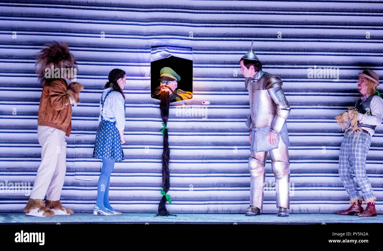 Berlin, Germany. 25th Oct, 2018. Carsten Sabrowski (l-r) in the role of the cowardly lion, Alma Sade in the role of Dorothy, Karsten Küsters in the role of the gatekeeper, Tom Erik Lie in the role of the tin man and Christoph Späth in the role of the scarecrow appear in the photo rehearsal of the children's opera 'Der Zauberer von Oz' in a production by F. Seiler at the Komische Oper Berlin. Credit: Christoph Soeder/dpa/Alamy Live News Stock Photo