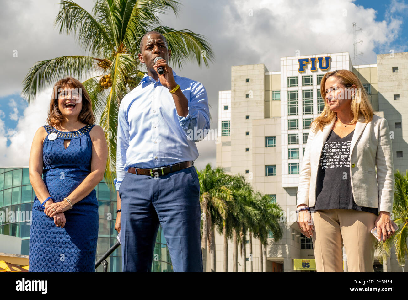 Miami, USA.  25th October, 2018. Andrew Gillum encourages the crowd of college students to go out and vote early. Also gives a shout out and thanks to Annette Taddeo, SD40, and Debbie Mucarsel-Powell, Congressional Candidate FL26. Credit: Victoria Abella/Alamy Live News Stock Photo