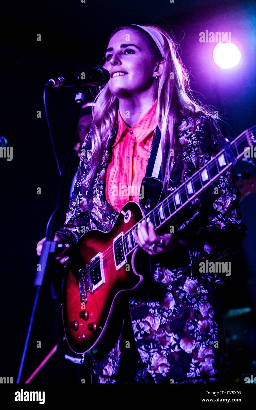 Milan, Italy. 25th October, 2018. Laurel Arnell-Cullen, better known as Laurel, a British indie musician based in London performs live at Ohibò in Milano, Italy, on October 25, 2018 Credit: Mairo Cinquetti/Alamy Live News Stock Photo