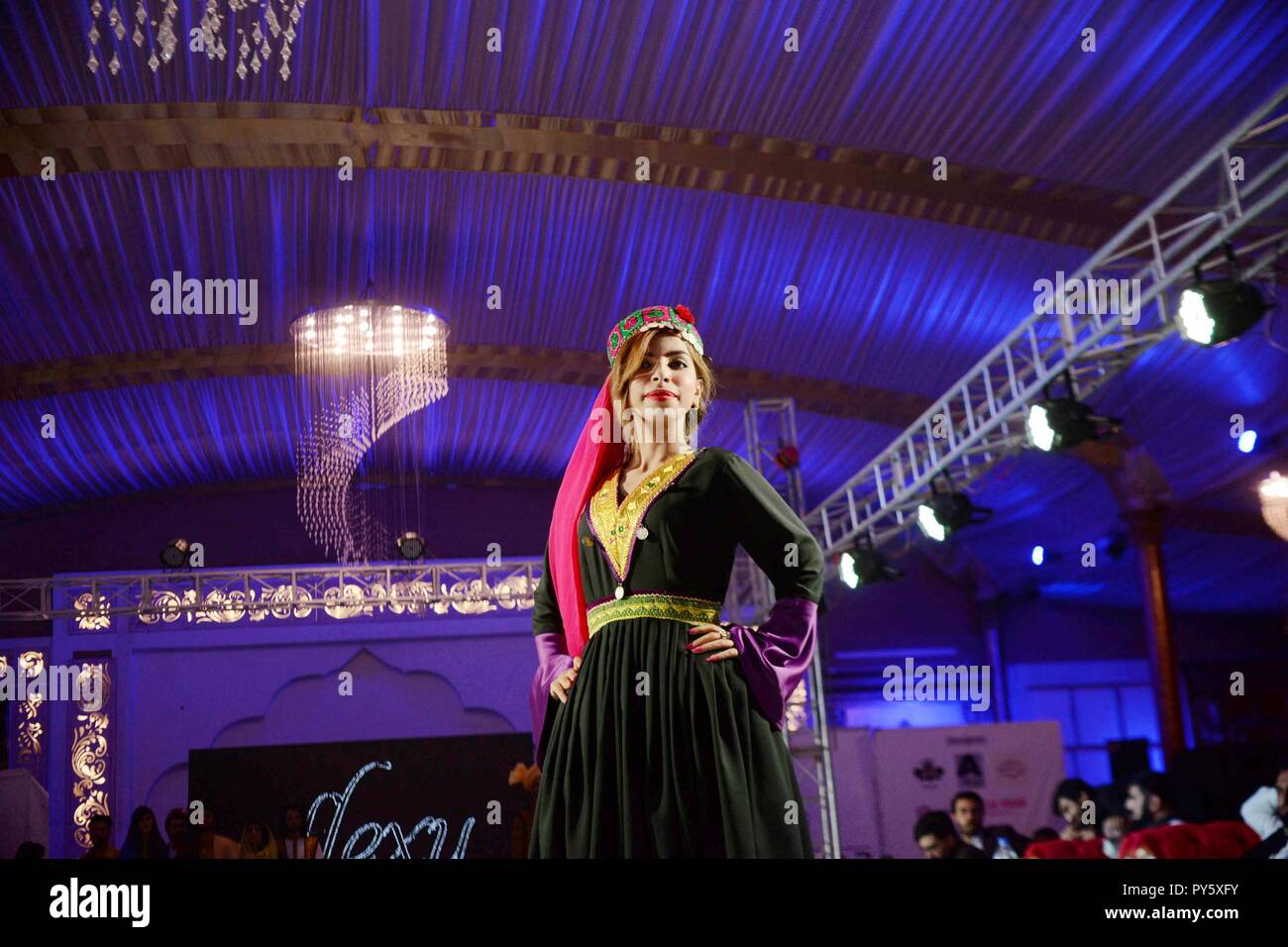 Peshawar. 25th Oct, 2018. A model presents a creation by Afghani designer Omaid Rasul during Pak-Afghan fashion show in northwest Pakistan's Peshawar on Oct. 25, 2018. Credit: Umar Qayyum/Xinhua/Alamy Live News Stock Photo