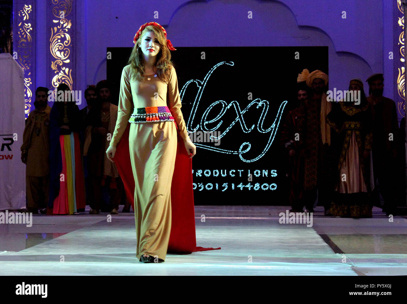 Peshawar. 25th Oct, 2018. A model presents a creation by Afghani designer Omaid Rasul during Pak-Afghan fashion show in northwest Pakistan's Peshawar on Oct. 25, 2018. Credit: Saeed Ahmad/Xinhua/Alamy Live News Stock Photo