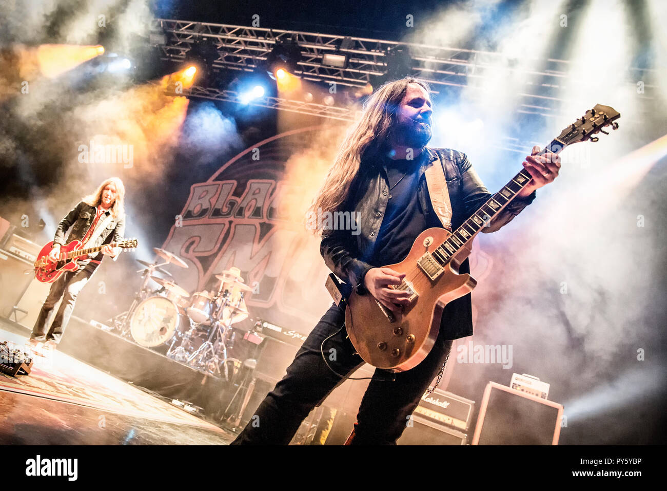 Norway, Oslo - October 25, 2018. The American southern rock band Blackberry Smoke performs live concert at Sentrum Scene in Oslo. Here guitarist Paul Jackson is seen live on stage. (Photo credit: Gonzales Photo - Terje Dokken). Credit: Gonzales Photo/Alamy Live News Stock Photo