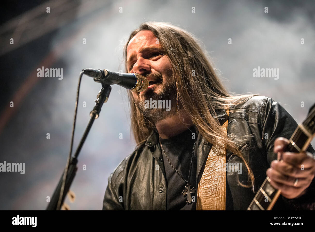 Norway, Oslo - October 25, 2018. The American southern rock band Blackberry Smoke performs live concert at Sentrum Scene in Oslo. Here guitarist Paul Jackson is seen live on stage. (Photo credit: Gonzales Photo - Terje Dokken). Credit: Gonzales Photo/Alamy Live News Stock Photo