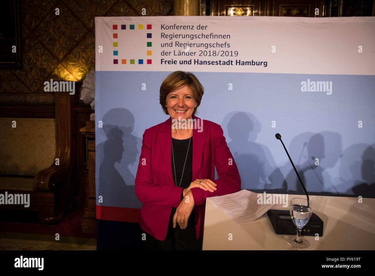 Hamburg, Germany. 26th Oct, 2018. Malu Dreyer (SPD), Minister President of Rhineland-Palatinate, smiles after a press conference in the Mayor's Hall in the Town Hall following the Minister President's Conference. The work programme included the digitisation of schools and administration as well as the financing of refugee aid from 2020. Credit: Christian Charisius/dpa/Alamy Live News Stock Photo