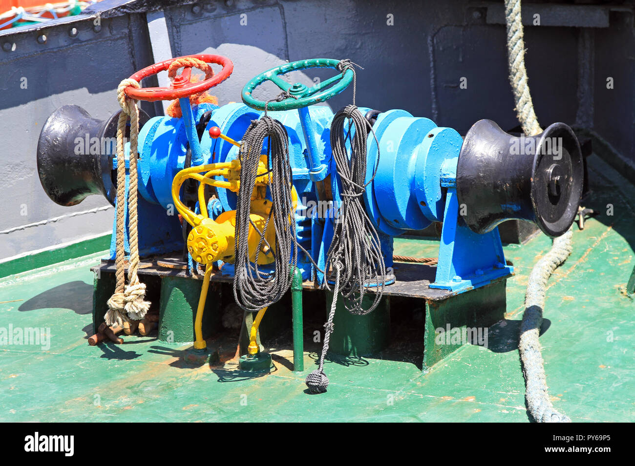 Hydraulic anchor winch at small tug boat Stock Photo Alamy